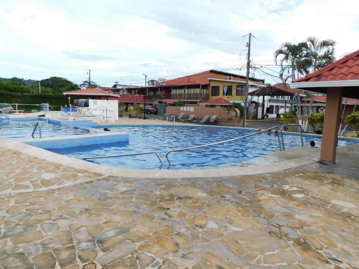 יקו Condo Villa B27 Sleeps Five People - B28 Sleeps Six People - Price Includes Housekeeping Fees Not Taxes - Very Close To The Pool And Beach! מראה חיצוני תמונה