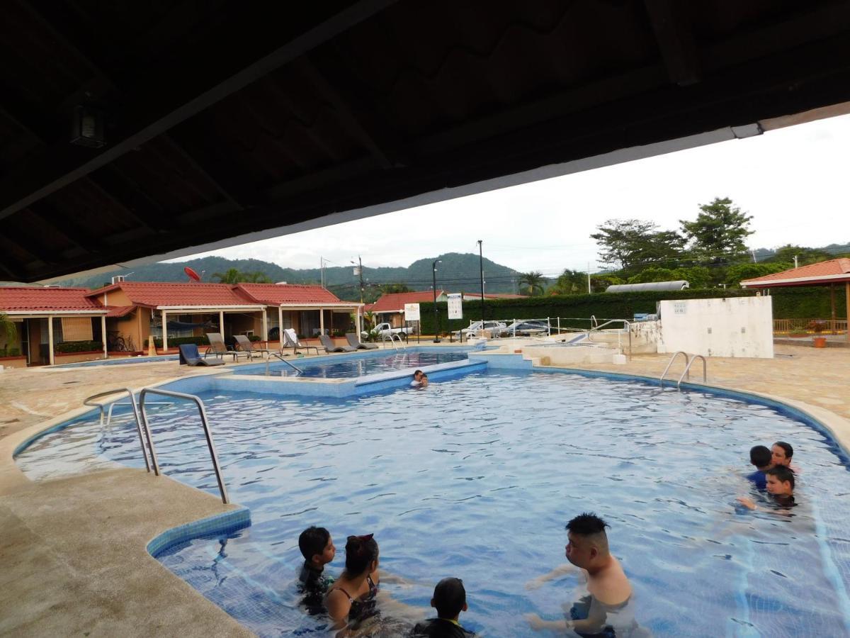 יקו Condo Villa B27 Sleeps Five People - B28 Sleeps Six People - Price Includes Housekeeping Fees Not Taxes - Very Close To The Pool And Beach! מראה חיצוני תמונה