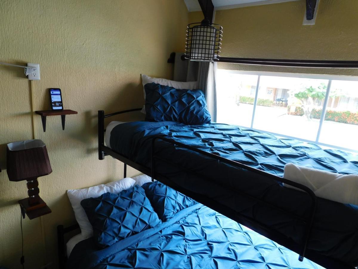 יקו Condo Villa B27 Sleeps Five People - B28 Sleeps Six People - Price Includes Housekeeping Fees Not Taxes - Very Close To The Pool And Beach! מראה חיצוני תמונה