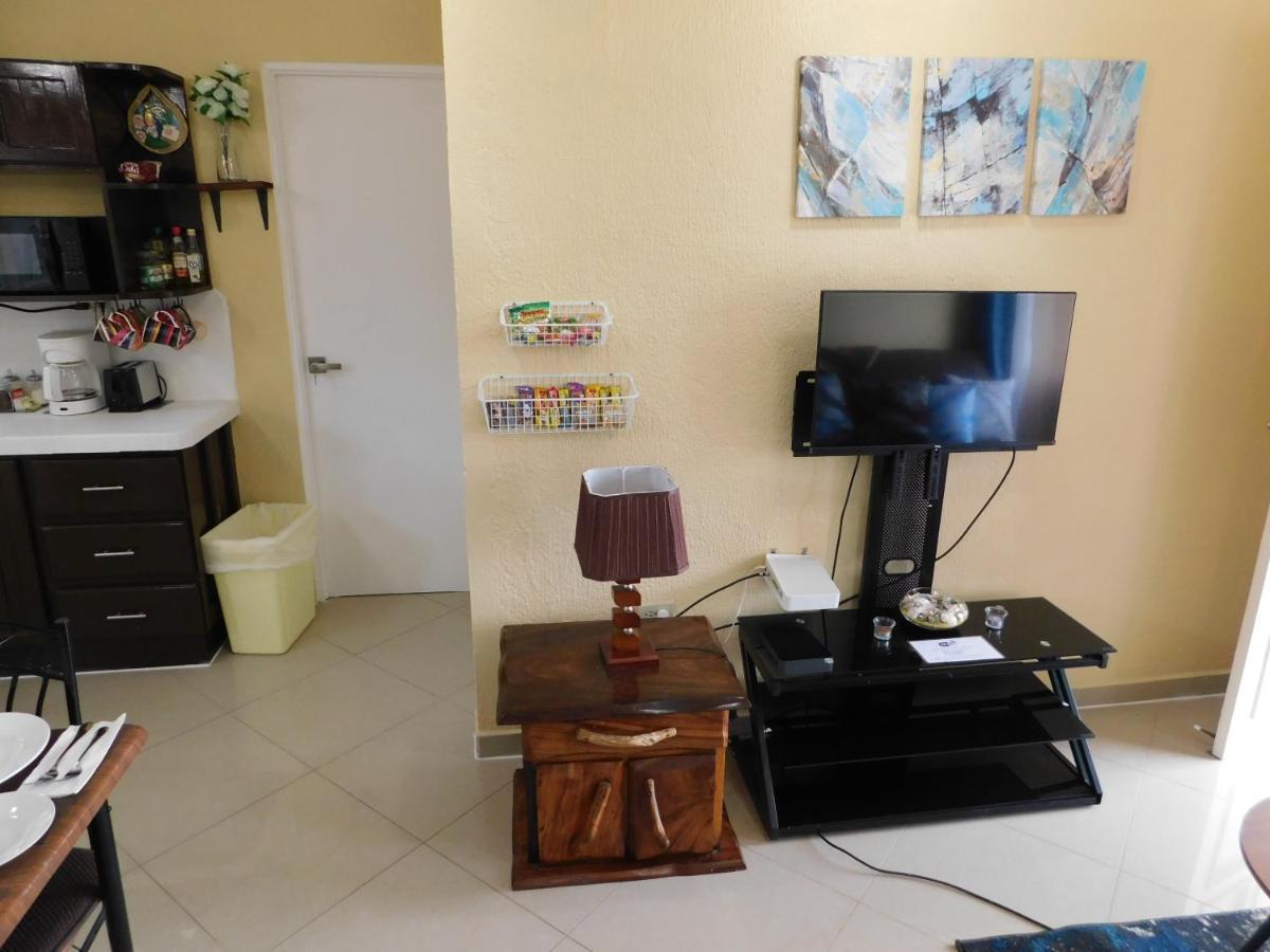 יקו Condo Villa B27 Sleeps Five People - B28 Sleeps Six People - Price Includes Housekeeping Fees Not Taxes - Very Close To The Pool And Beach! מראה חיצוני תמונה