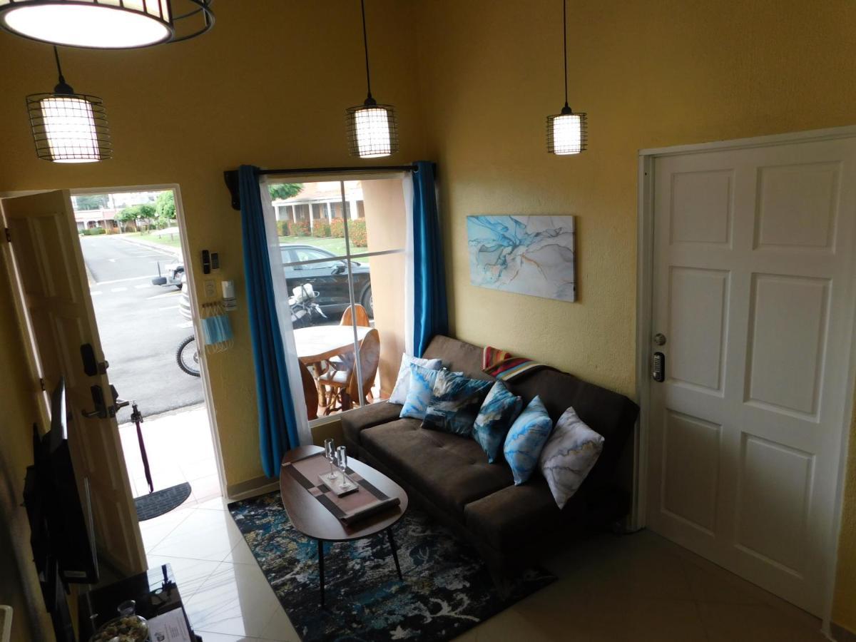 יקו Condo Villa B27 Sleeps Five People - B28 Sleeps Six People - Price Includes Housekeeping Fees Not Taxes - Very Close To The Pool And Beach! מראה חיצוני תמונה