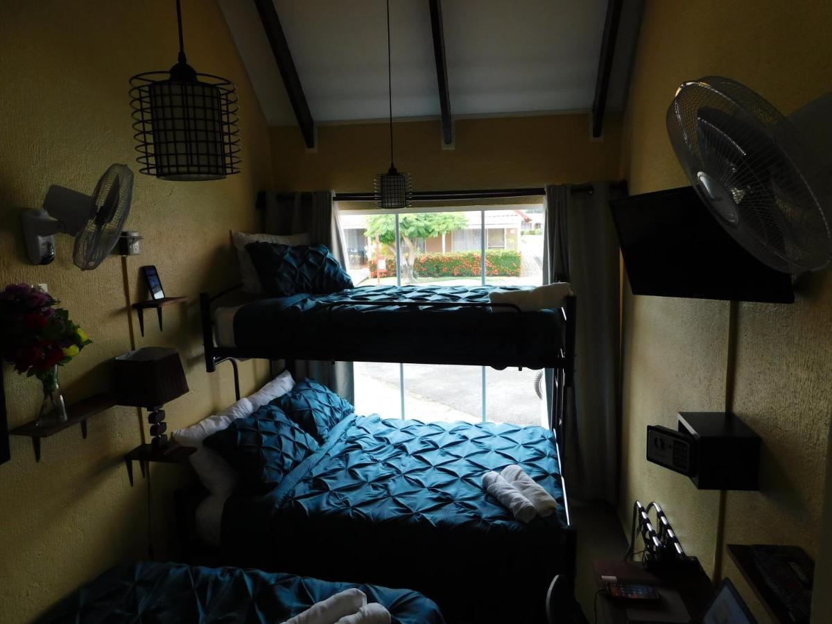 יקו Condo Villa B27 Sleeps Five People - B28 Sleeps Six People - Price Includes Housekeeping Fees Not Taxes - Very Close To The Pool And Beach! מראה חיצוני תמונה